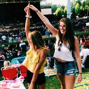 Meet your Posher, Ella